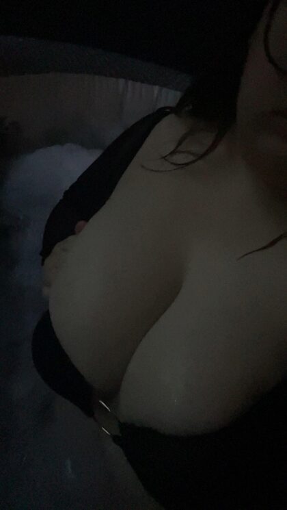 Having some fun in my hot tub xx