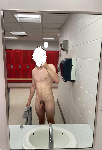 Wyd if you walked in on me in the locker room like this?