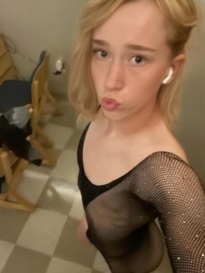 #IL looking for trans and sissies