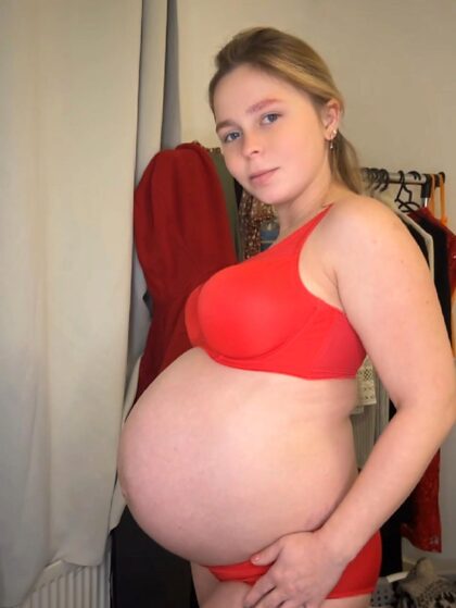 Would you date a pregnant girl even at 43 weeks?