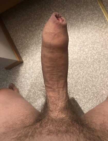 Thoughts on this uncut American guy’s cock?