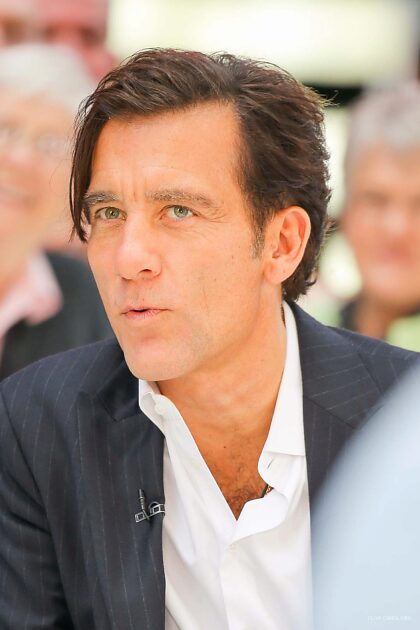 Gefeliciteerd met je 60e verjaardag, Clive Owen!  60 staat hem verdomd goed!