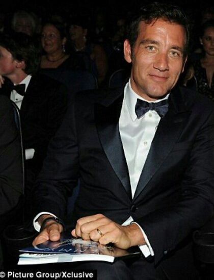 Gefeliciteerd met je 60e verjaardag, Clive Owen!  60 staat hem verdomd goed!