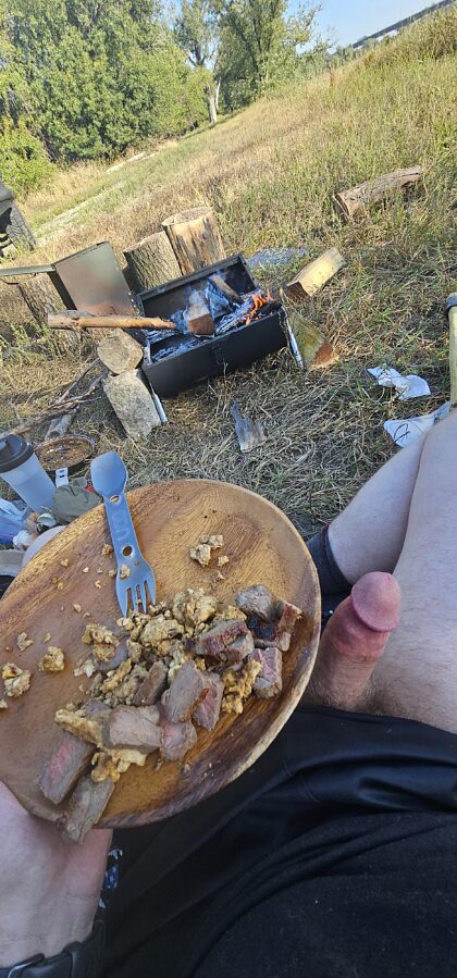 Ne fais pas attention à moi, je prends juste mon petit-déjeuner