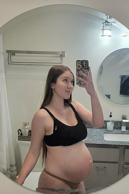 40 weeks pregnant and having contractions - Would you sneak in one more quickie before we go to the hospital?