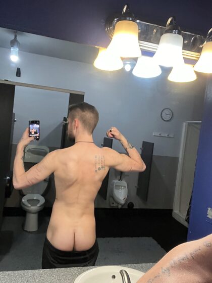 J'adore les photos risquées des vestiaires de gym