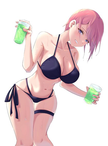 Nakano Ichika offre un drink