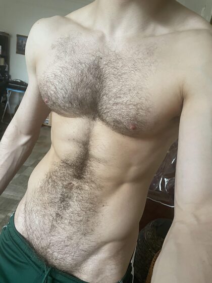 Would you cuddle with this hairy body? 