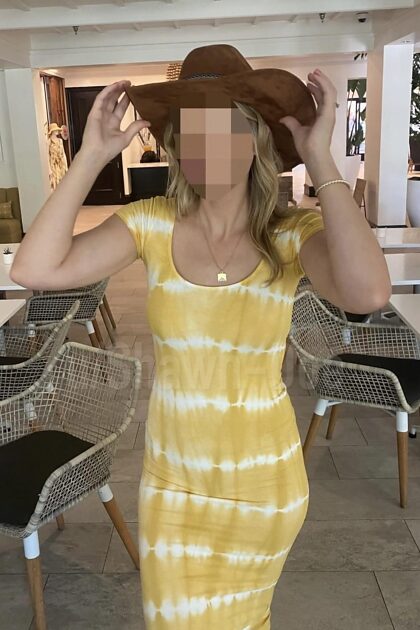 Est-ce que tu baiserais ma femme de 37 ans ? Elle aime la bite