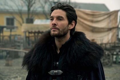 Ragazze, io e Ben Barnes abbiamo esattamente 21 anni di differenza, ma onestamente non penso che questo sia moralmente riprovevole per me a questo punto, tipo, guardatelo