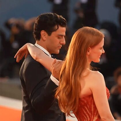 An Oscar Isaac moment that will never get old…Jessica Chastain is stronger than me 