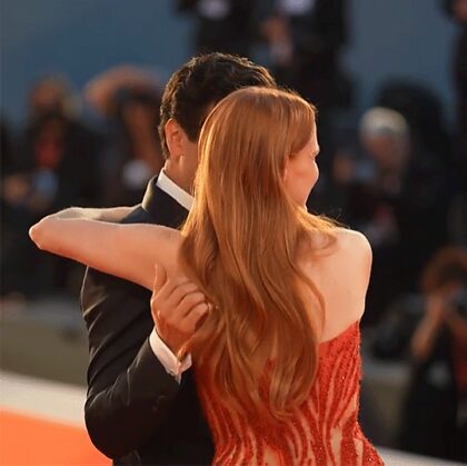 An Oscar Isaac moment that will never get old…Jessica Chastain is stronger than me 