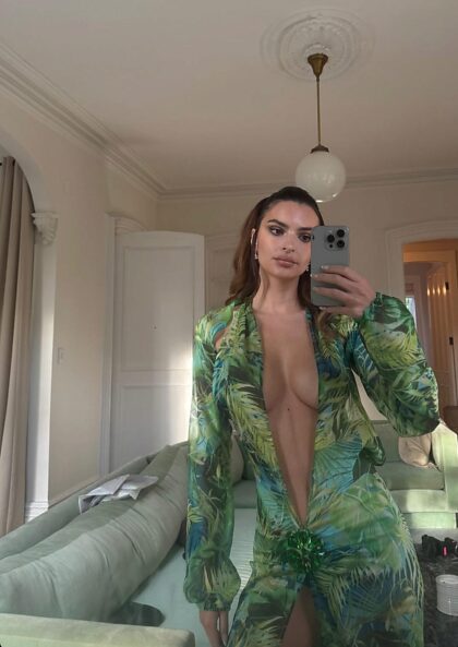 Emily Ratajkowski