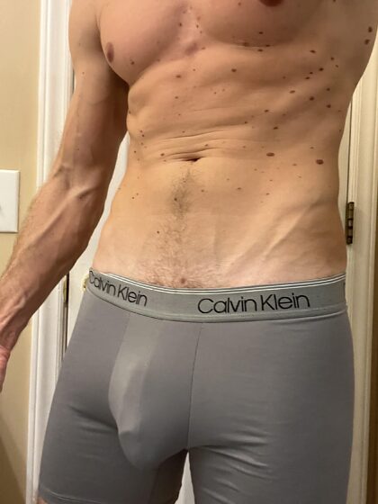 Eu ordeno que você enterre seu rosto no meu Calvin's