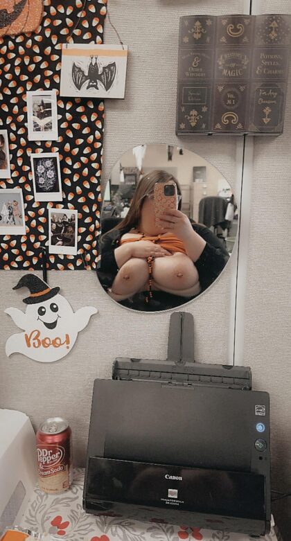 Swipe to see a slutty bbw in the office