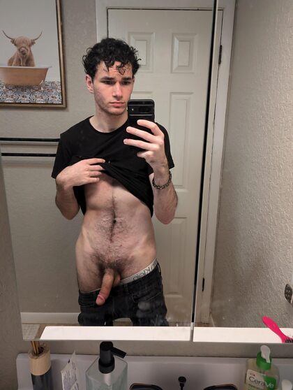 boy looking to chat with a hot daddy or bro :)