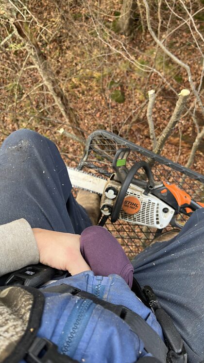 Abultándose al aire libre