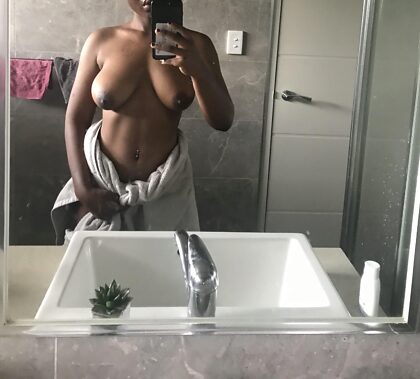 Eu amo um nude no banheiro