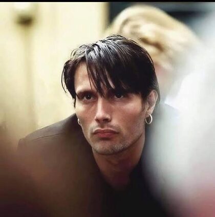 Mads Mikkelsen is vandaag 59 jaar geworden.  Dit zijn enkele van mijn favoriete foto's van hem.