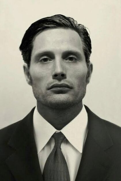 Mads Mikkelsen a eu 59 ans aujourd'hui.  Voici quelques-unes de mes photos préférées de lui.