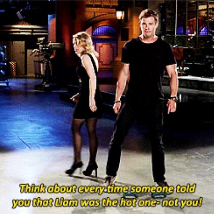 Chris Hemsworth y Kate McKinnon