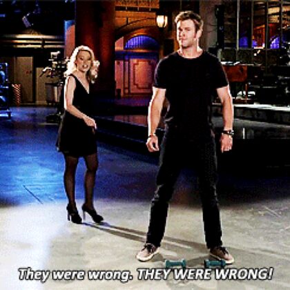 Chris Hemsworth y Kate McKinnon