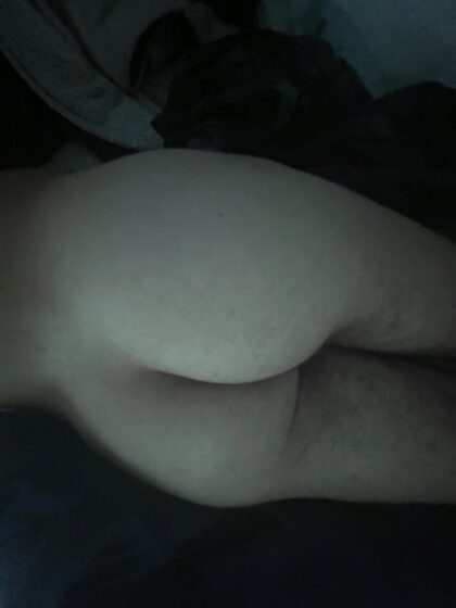 Wer steht auf 18-jährige, nerdige Twink-Boys mit einem engen, jungfräulichen Loch?  dm