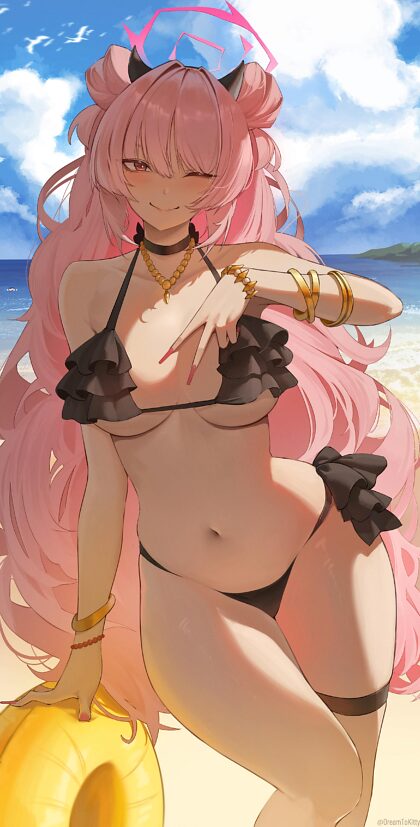 Kirara en bikini à volants noirs