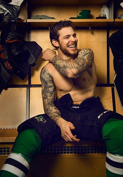 Ich schaue mir kein Eishockey an, aber ich würde mir auf jeden Fall Tyler Seguin ansehen, egal was er macht.