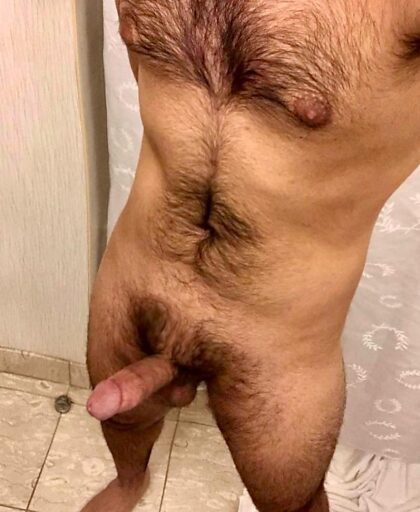 It’s a shame how many men shave their pubes these days!!