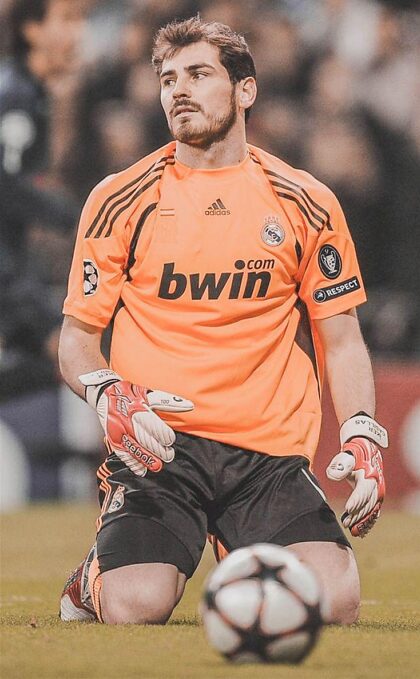 Iker Casillas (ancien gardien de but espagnol).  J'ai toujours eu un faible pour lui ❤️❤️