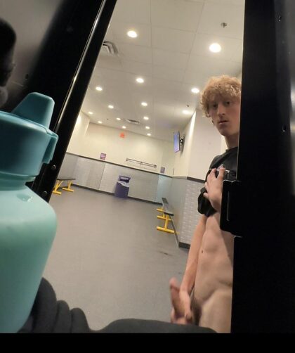 Oops i got naked in the locker room again