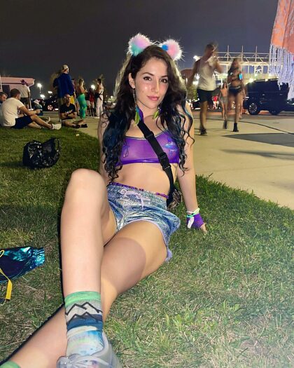 I wish I could wear festy clothes everywhere 