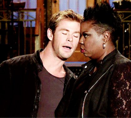 Chris Hemsworth et Leslie Jones… la même fille