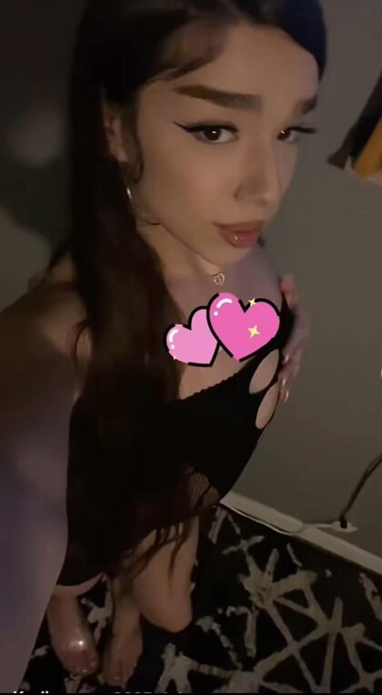 #LA Latina Sissy Trans für ältere echte Männer, die bereit sind zu dominieren <3