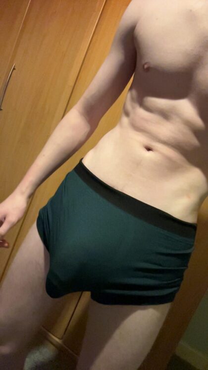 18 and anyone like my soft bulge