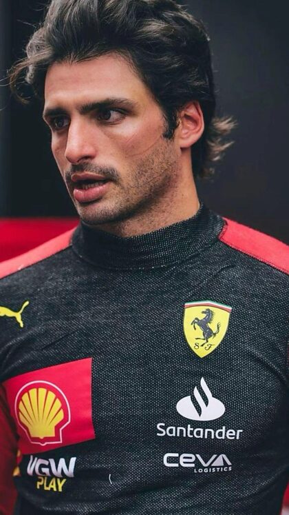 Carlos Sainz avec ses grands et beaux yeux marrons et tout le reste