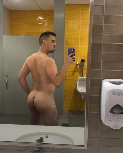 Selfie de fesses à la salle de sport