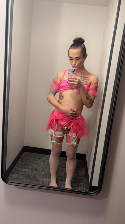 26 y/o #SanDiego sissy visiting town through the second looking for some fun at my hotel