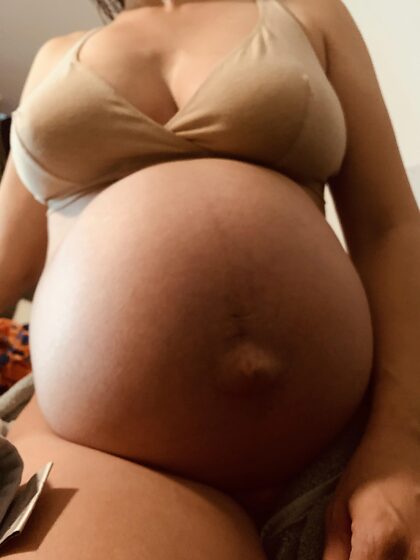 Bonne année de la part d'une Latina enceinte