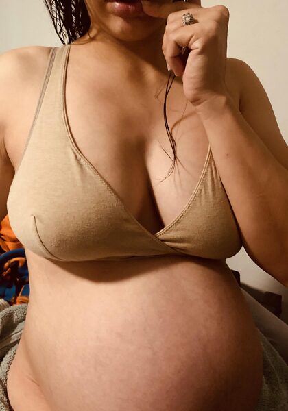 Bonne année de la part d'une Latina enceinte