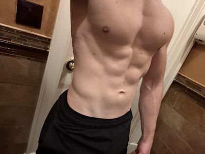 Do you wanna see this 19 yo gym bros hard cock? 