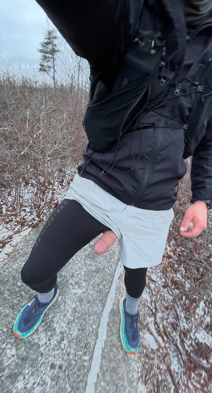 Prendre l'air lors d'une course matinale sur sentier