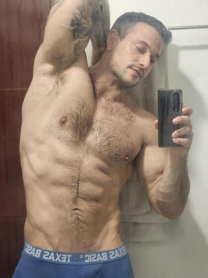 sweaty bro after gym workout, join me ?