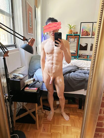 selfie devant le miroir de la chambre