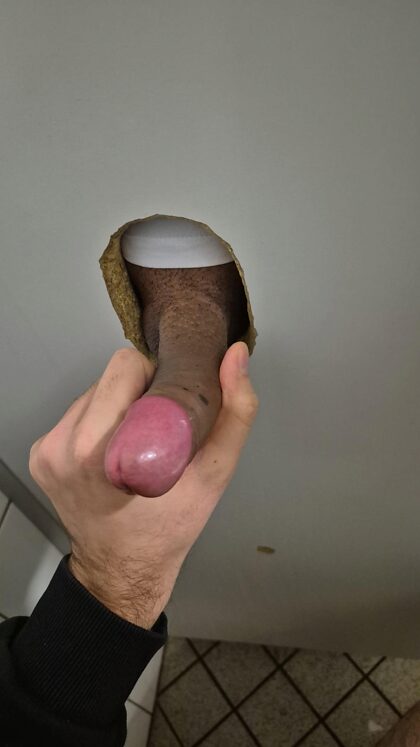 Les bites que j'ai sucées au Gloryhole de l'Université