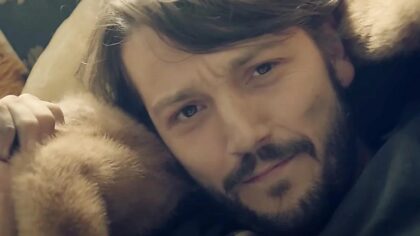 Mijn DILF-problemen begonnen nadat ik Diego Luna zag in "The One That Got Away".  Is er nog iemand anders verliefd op hem geworden nadat hij hem in de videoclip zag?