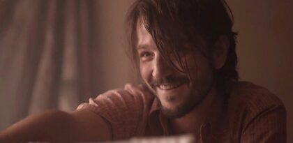 Mes problèmes avec DILF ont commencé après avoir vu Diego Luna dans « The One That Got Away ». Quelqu'un d'autre est-il tombé amoureux de lui après l'avoir vu dans le clip ?