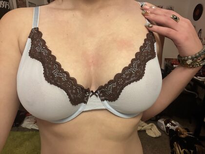 Comment aimes-tu le nouveau soutien-gorge ;)