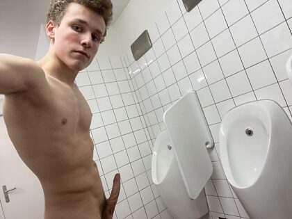 Moeilijk in het toilet van de universiteit.